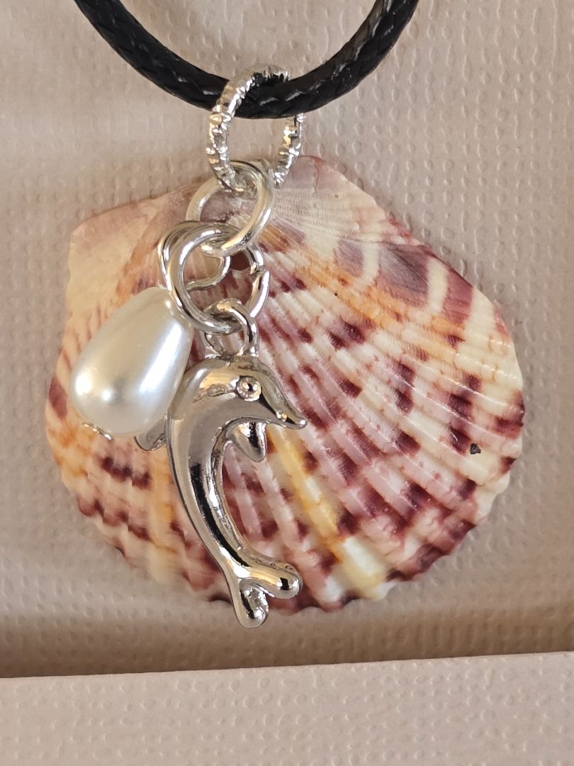 Handmade Seashell Necklace, 16 inch