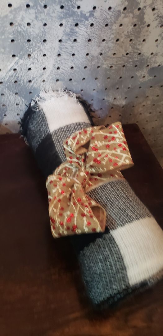 Decorative Blanket - Black/White