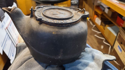 Black Lithgow Mfg Co Cast Iron Tea Pot