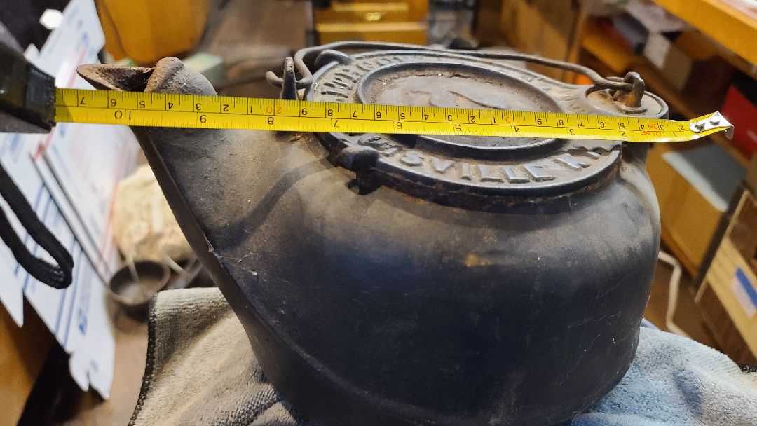 Black Lithgow Mfg Co Cast Iron Tea Pot