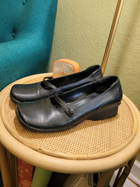 Black Kenneth Cole Reaction Vintage "Less than 50 years", 8 womens