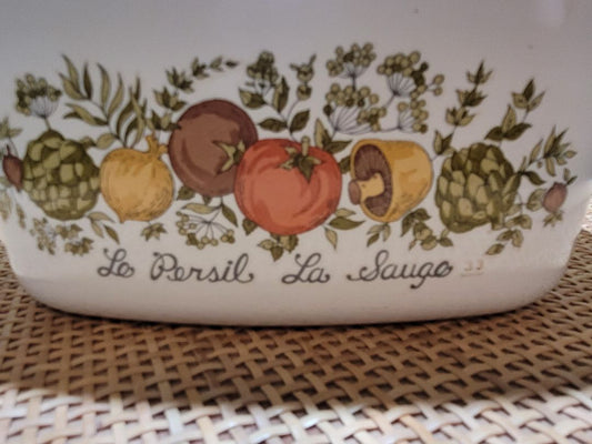 White Corning ware Spice of Life Vintage "Less than 50 years", 1.5 quart