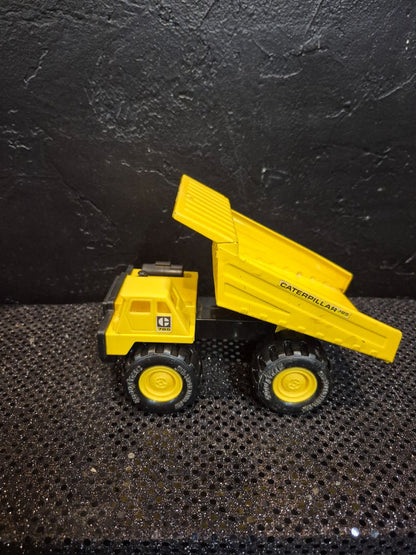Yellow Remco 1985 Caterpillar 785, 7" × 4"