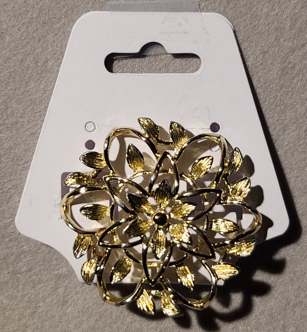 Gold Tone  Brooch - Misc, 2' x 2' x 1