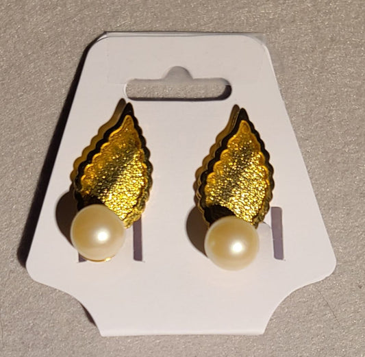 Gold Tone & Pearl  Earring Clip-on
