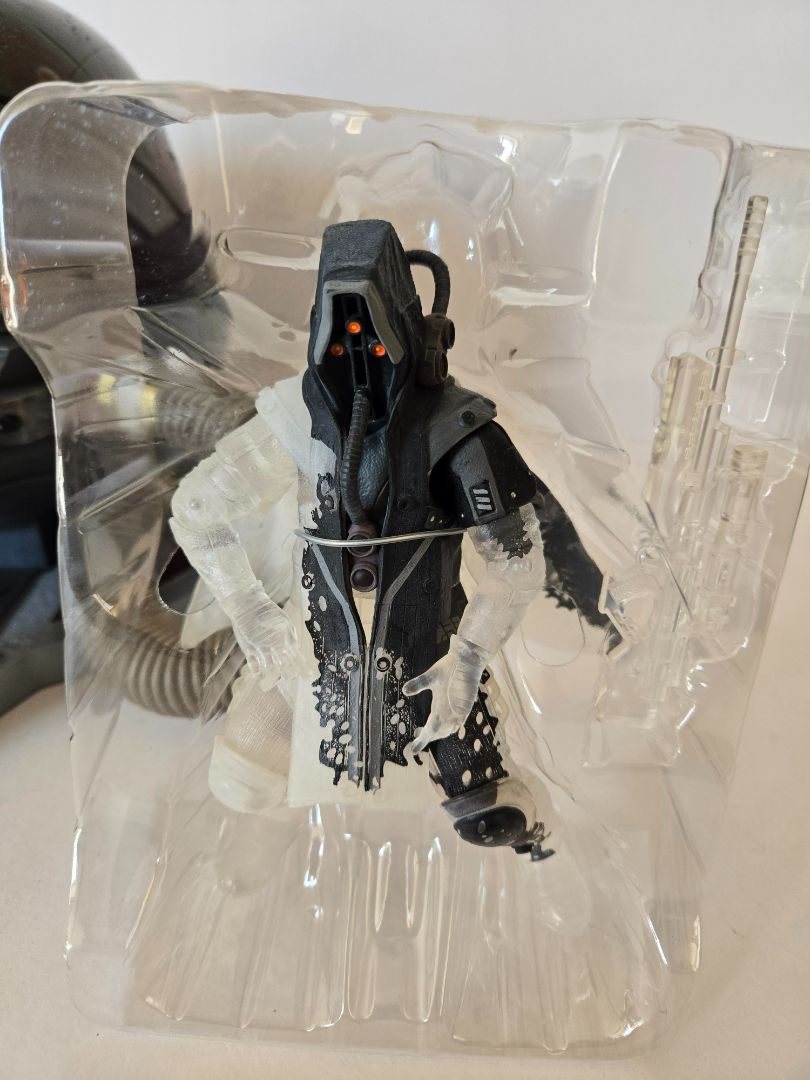 Killzone 3 Mask, Figure and Box