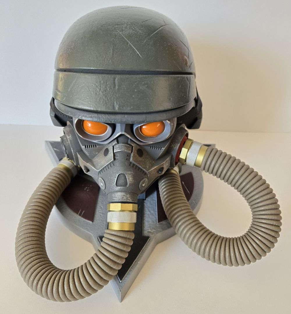 Killzone 3 Mask, Figure and Box