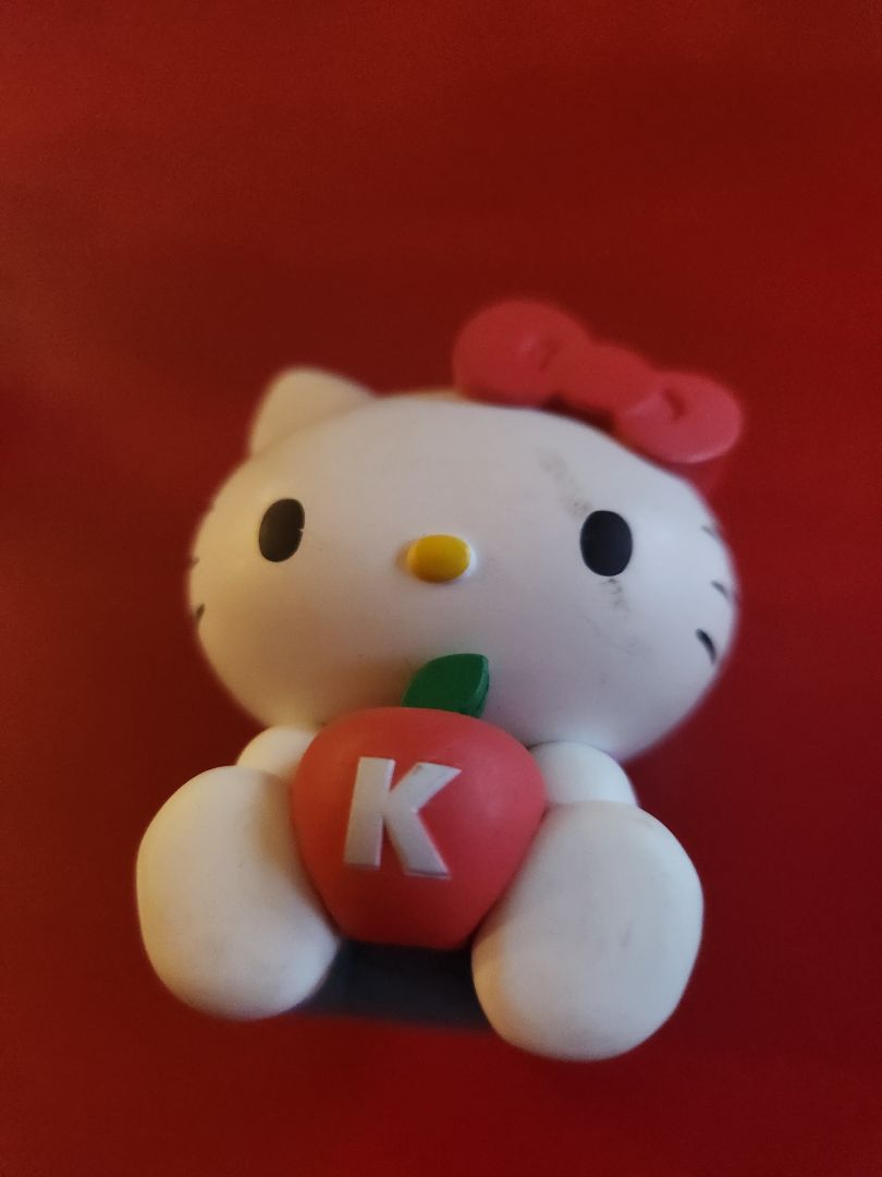 HELLOW KITTY WITH APPLE