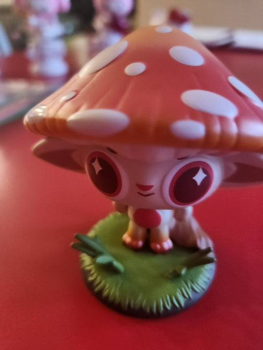 "FLY" CAPKINS MUSHROOM fIGURE
