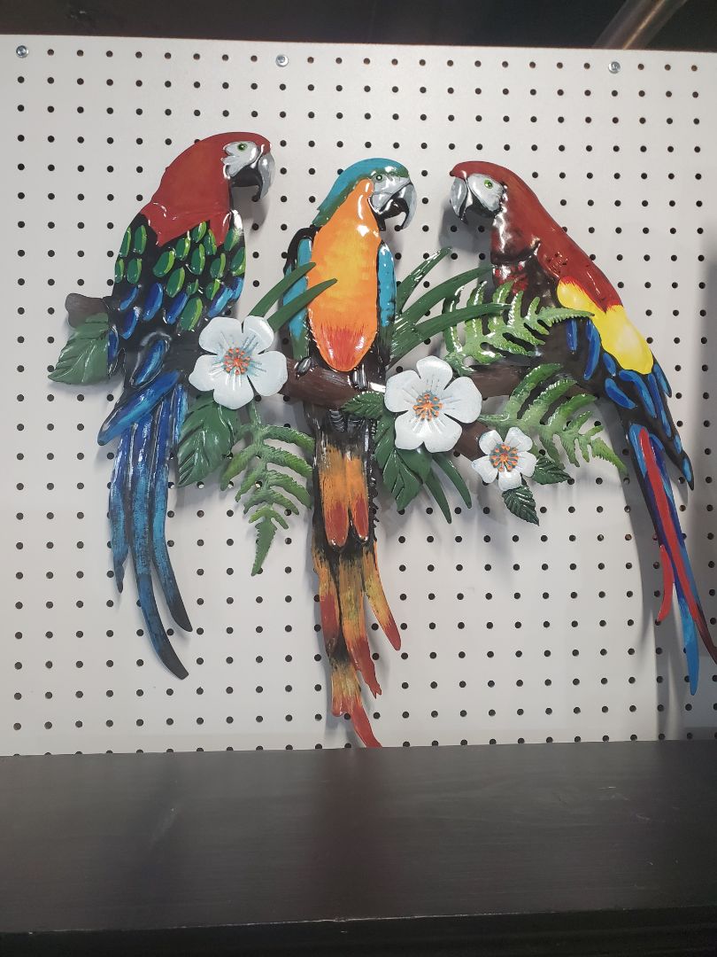 Metal parrot wall hanging