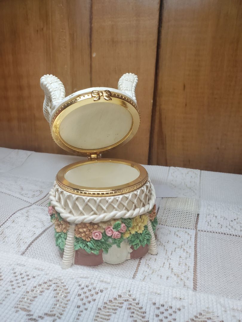 Wicker chair trinket box