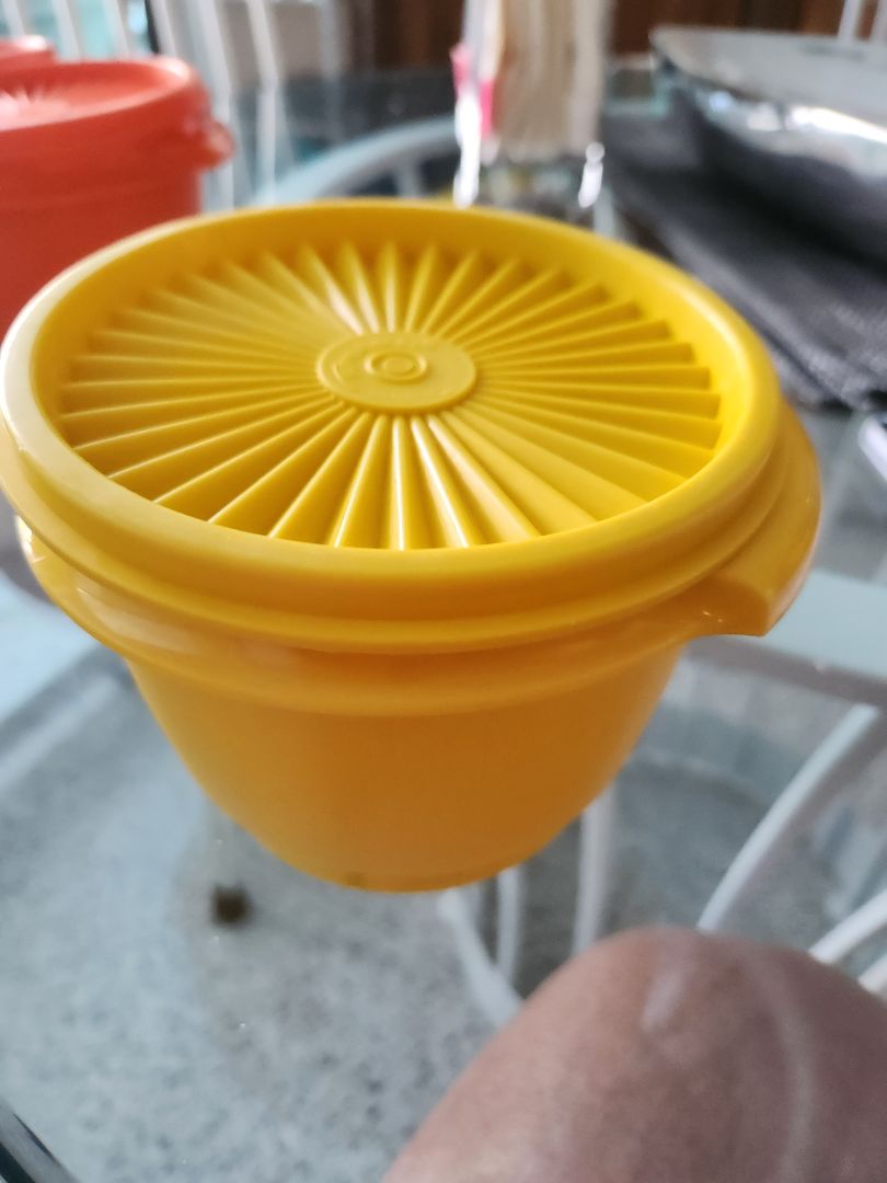 TW 886-3 YELLOW WITH LID