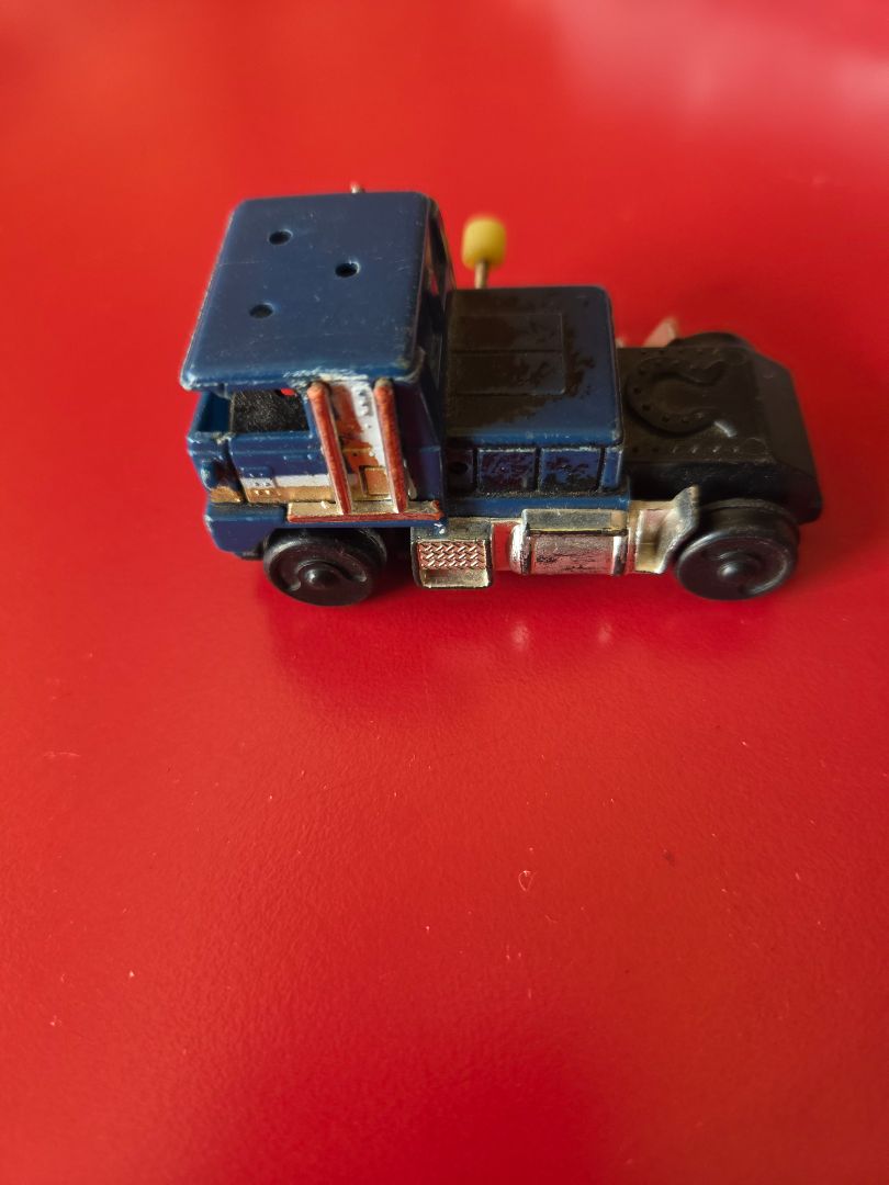 KENWORTH  SEMI TRUCK