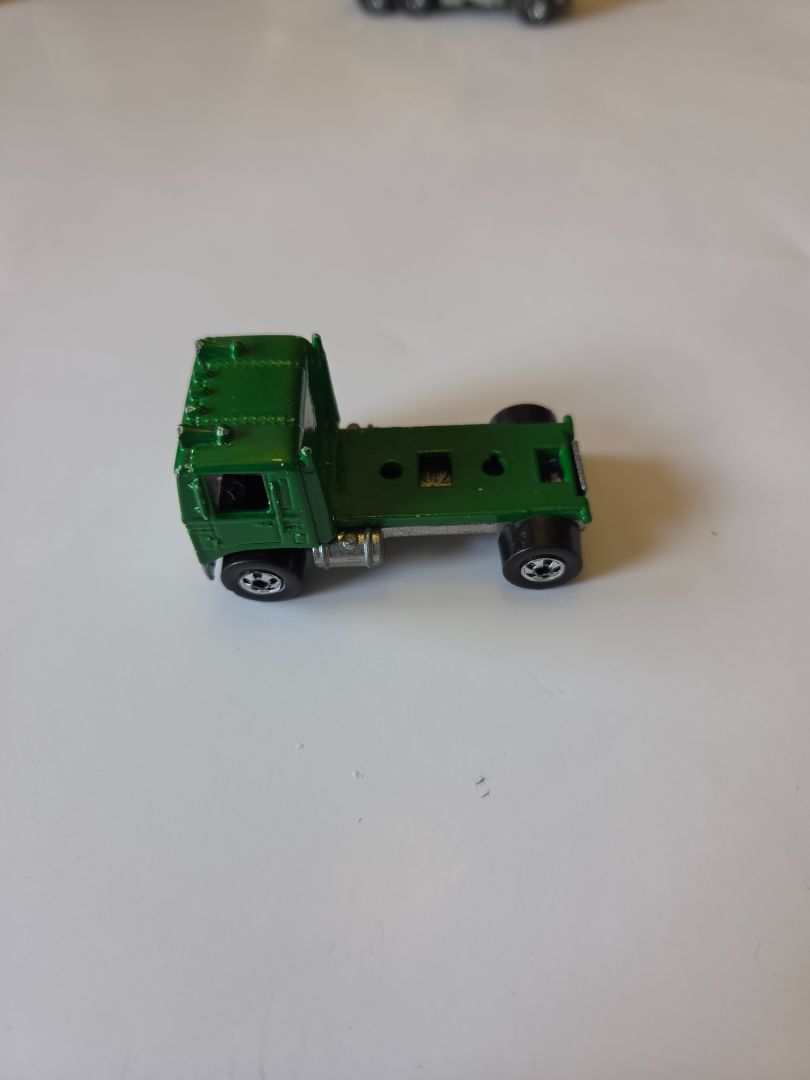 HOT WHEELS HIWAY HAULER