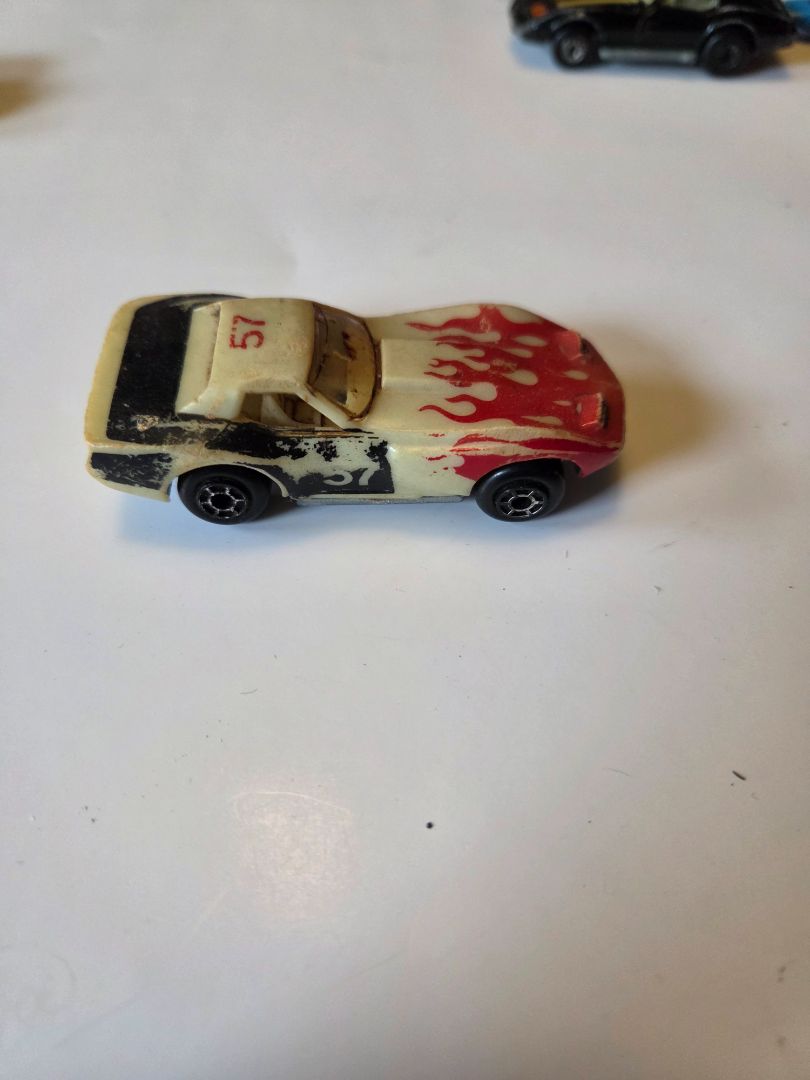 82 matchbox glo racer flamin vette