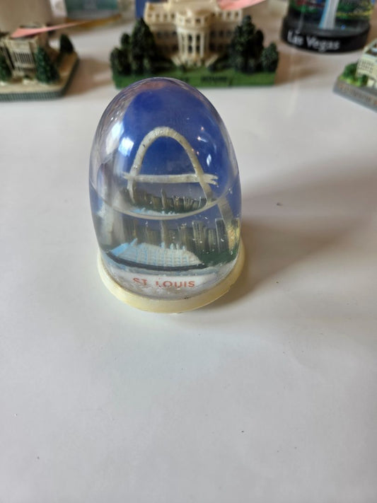 60'S SNOWGLOBE- ST LOUIS ARCH