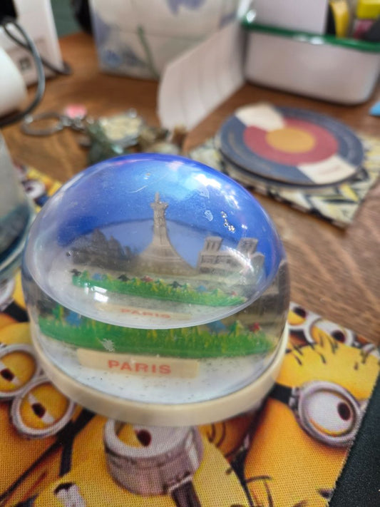 SNOWGLOBE-PARIS