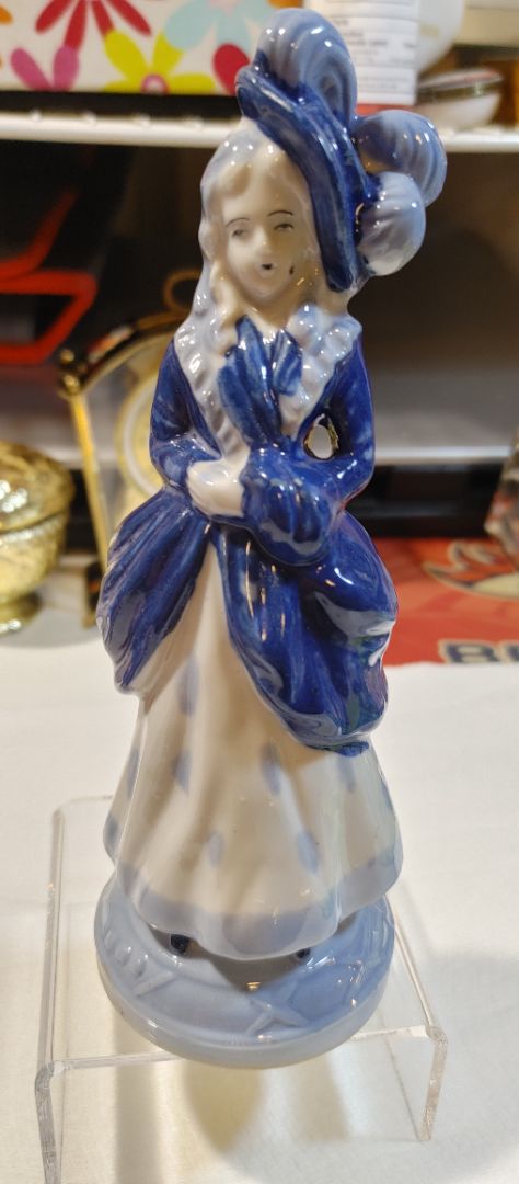Blue & White Occupied Japan Victorian/Colonial style porcelain figurine, 7"