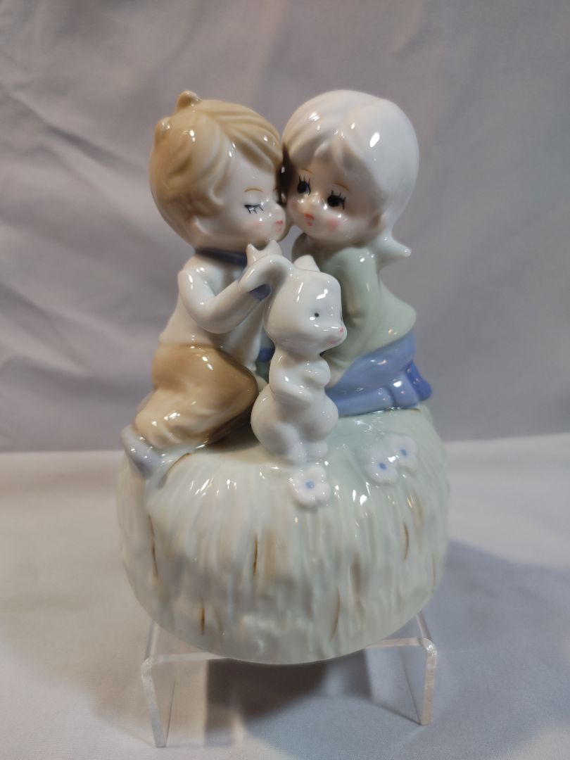 Pastels Sears & Roebuck 1977 Boy & Girl Figurine with a Bunny Music Box, 6"