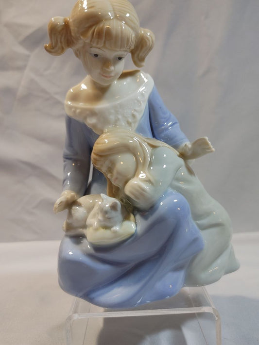 Porcelain Figurine Musicbox
