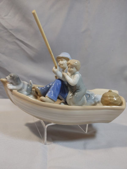 Pastels Paul Sabastian-Mieco Father/Grandfather, child & dog fishing boat figurine, 5"