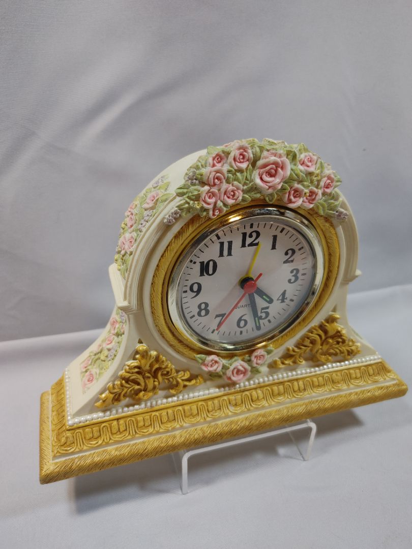 3D Flowers Mantel Clock with Acanthus Leaf Accents