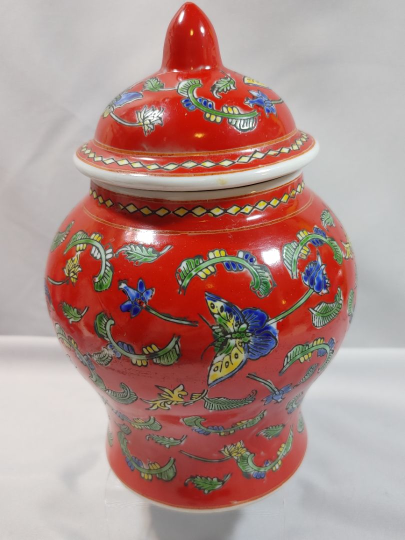 Red Kaikshu Qianlong Nian Zhi Mark Qing Dynasty Temple Ginger Jar with Lid, 8"