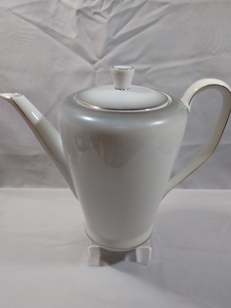Vintage 1958 Rosenthal Bettina Coffee Pot Cream White Gold Trim Germany 3337, 8.5"