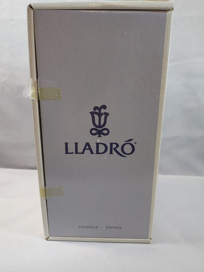 Pastels Lladro Lladro "Summer Stroll" Figurine, 9.5"