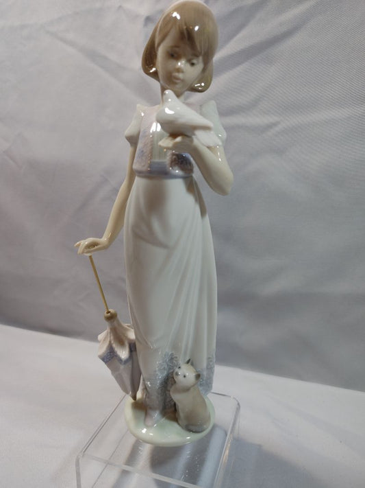 Pastels Lladro Lladro "Summer Stroll" Figurine, 9.5"