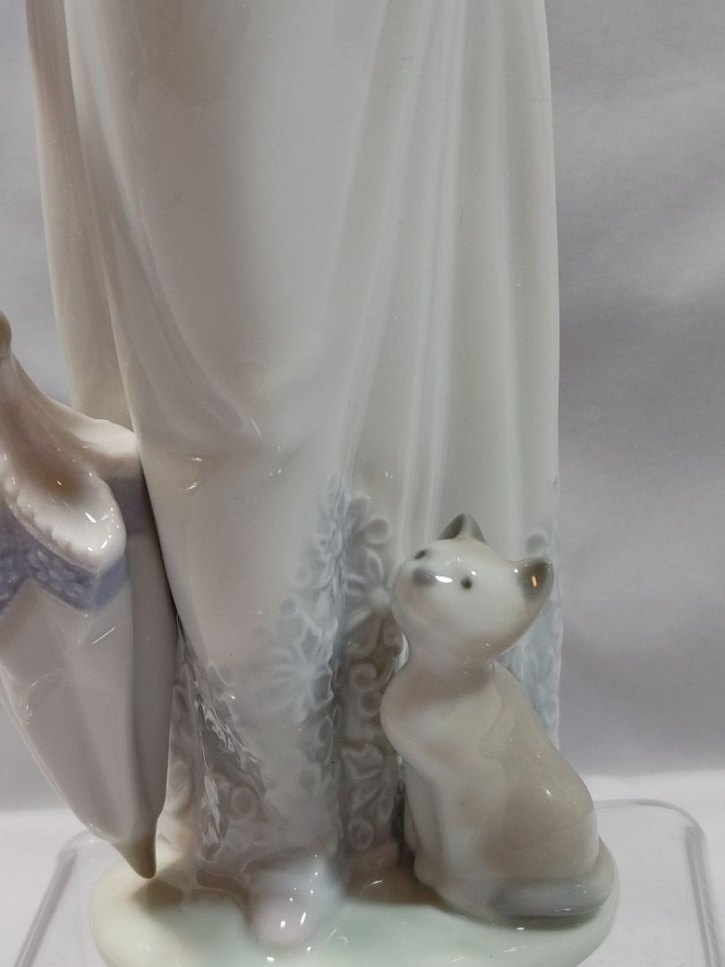 Pastels Lladro Lladro "Summer Stroll" Figurine, 9.5"