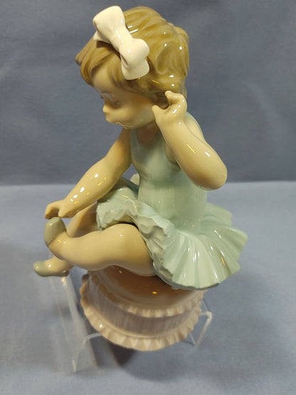 Lladro Little ballerina with slippers, Karena #5107, 6.5"