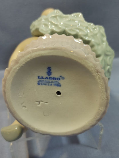 Lladro Little ballerina with slippers, Karena #5107, 6.5"