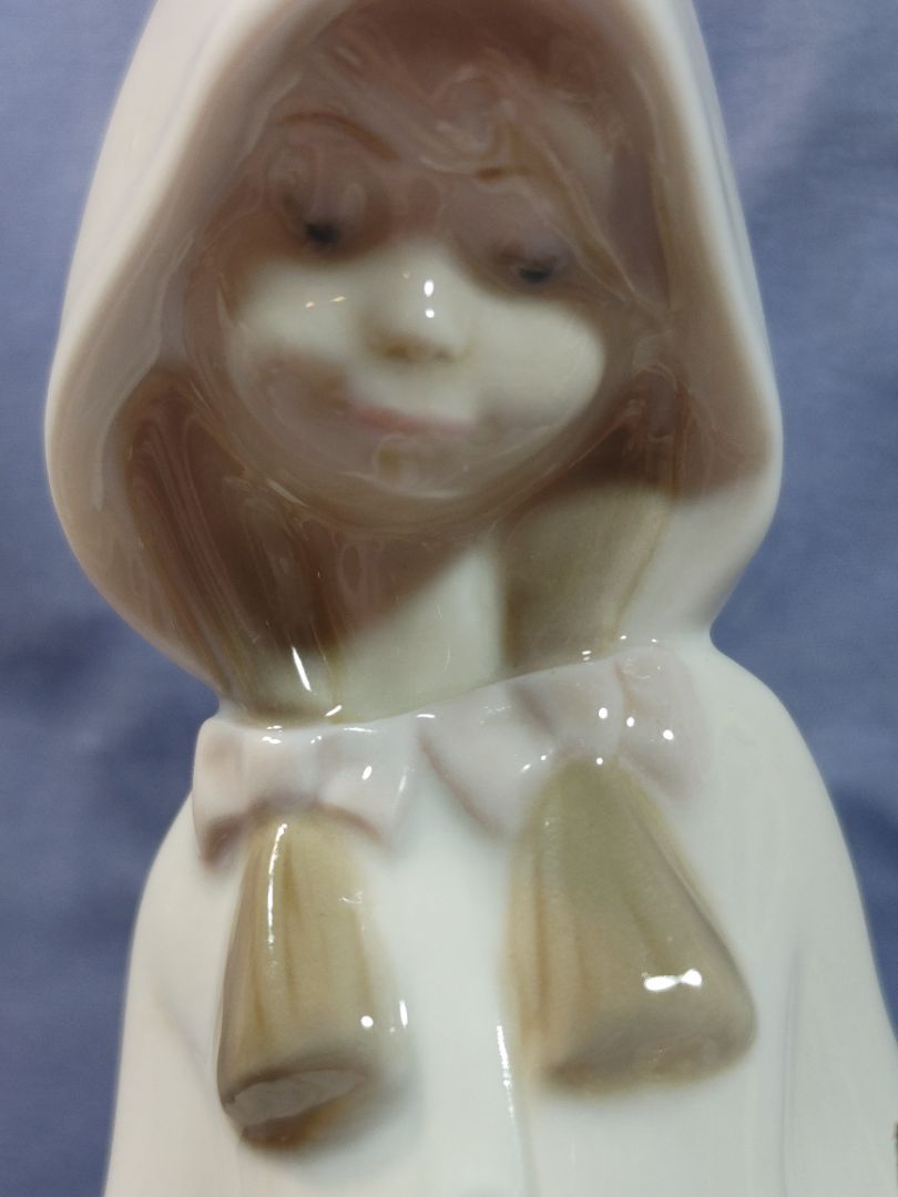 Lladro 1969 Porcelain Figurine #4678, “Sheppard Girl with Basket"