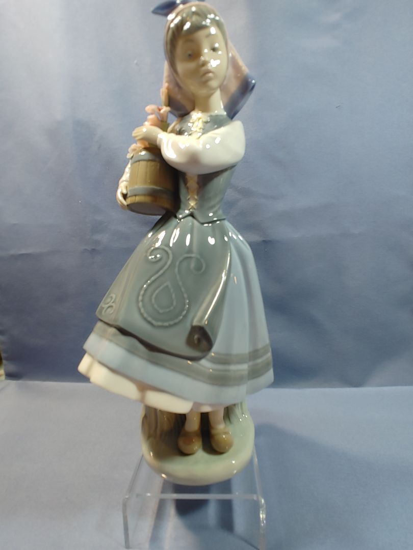 Lladro 1983 Porcelain Figurine, “From my Garden-Budding Blossoms” #1416, 10.5"
