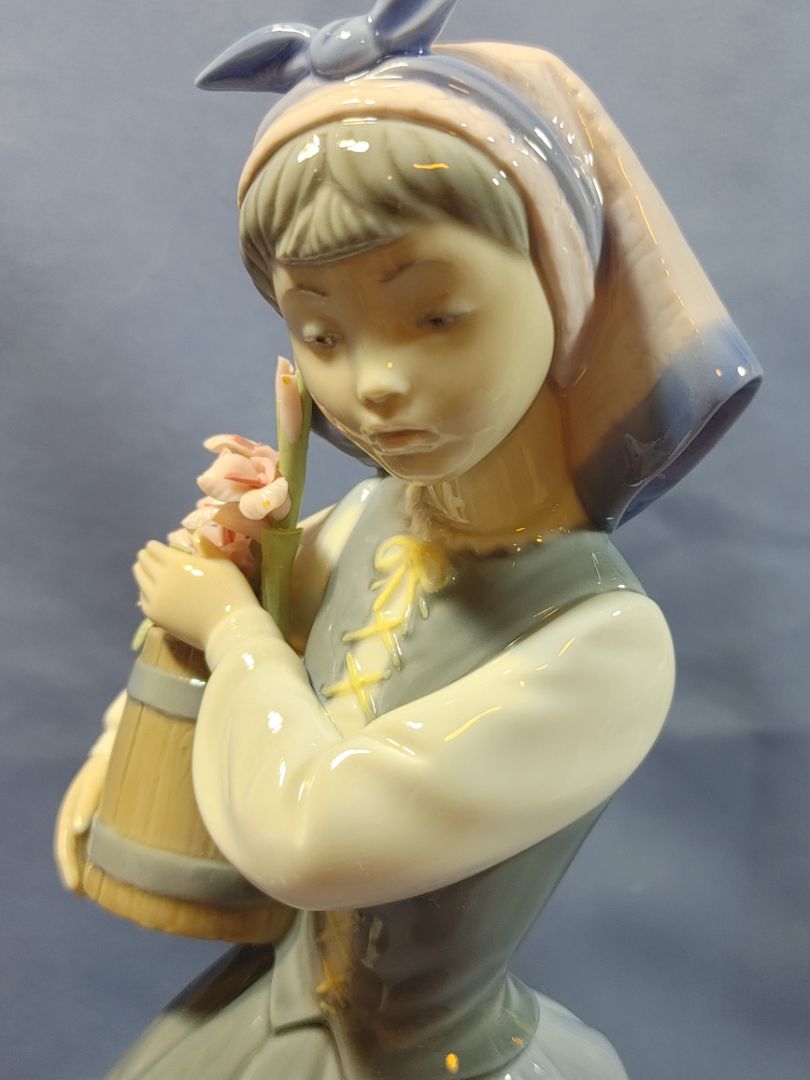 Lladro 1983 Porcelain Figurine, “From my Garden-Budding Blossoms” #1416, 10.5"