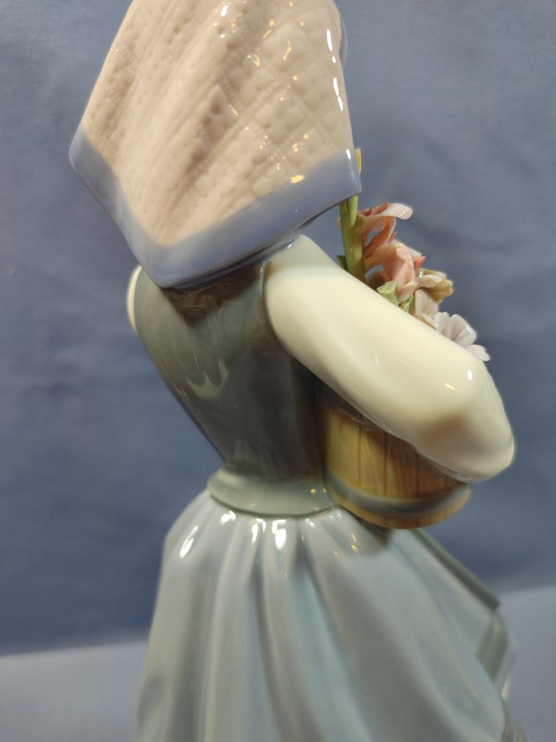 Lladro 1983 Porcelain Figurine, “From my Garden-Budding Blossoms” #1416, 10.5"