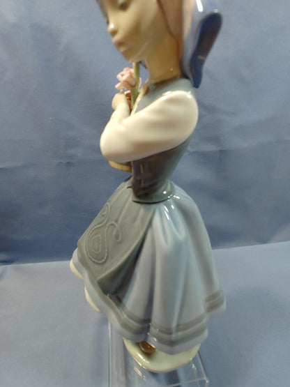 Lladro 1983 Porcelain Figurine, “From my Garden-Budding Blossoms” #1416, 10.5"