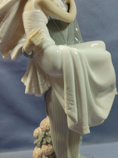 Lladro 1985 Porcelain Figurine #5282, “Over the Threshold”, 11"