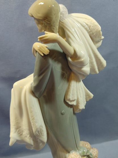 Lladro 1985 Porcelain Figurine #5282, “Over the Threshold”, 11"