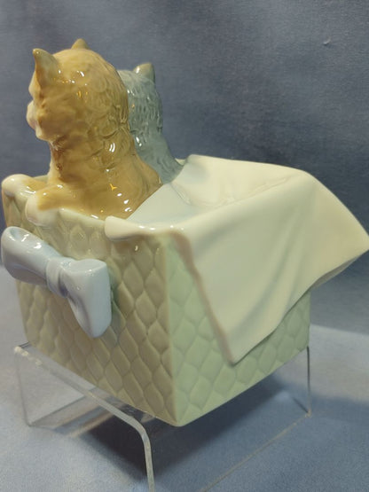 Lladro 2004 Porcelain Figurine, #1080 “Purr-fect-Gift”, Kittens in a Basket, 4"x4.5"