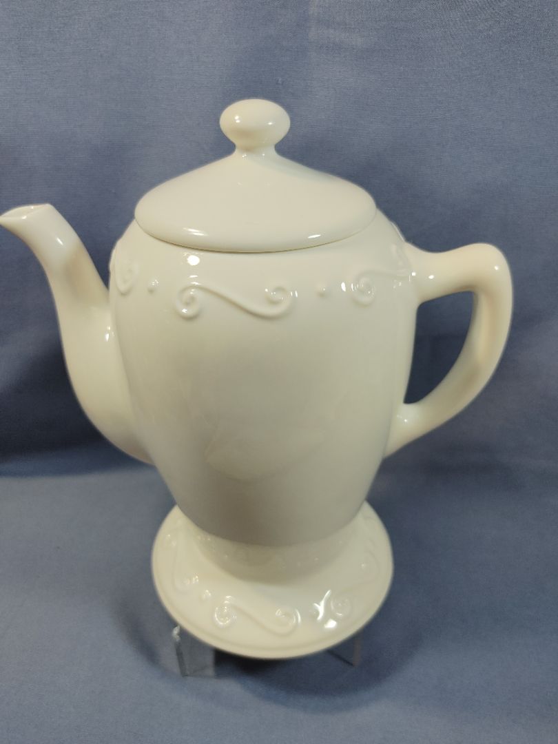 PartyLite Sidewalk Cafe Aroma Melts Warmer White Scroll Tea Pot, 8"