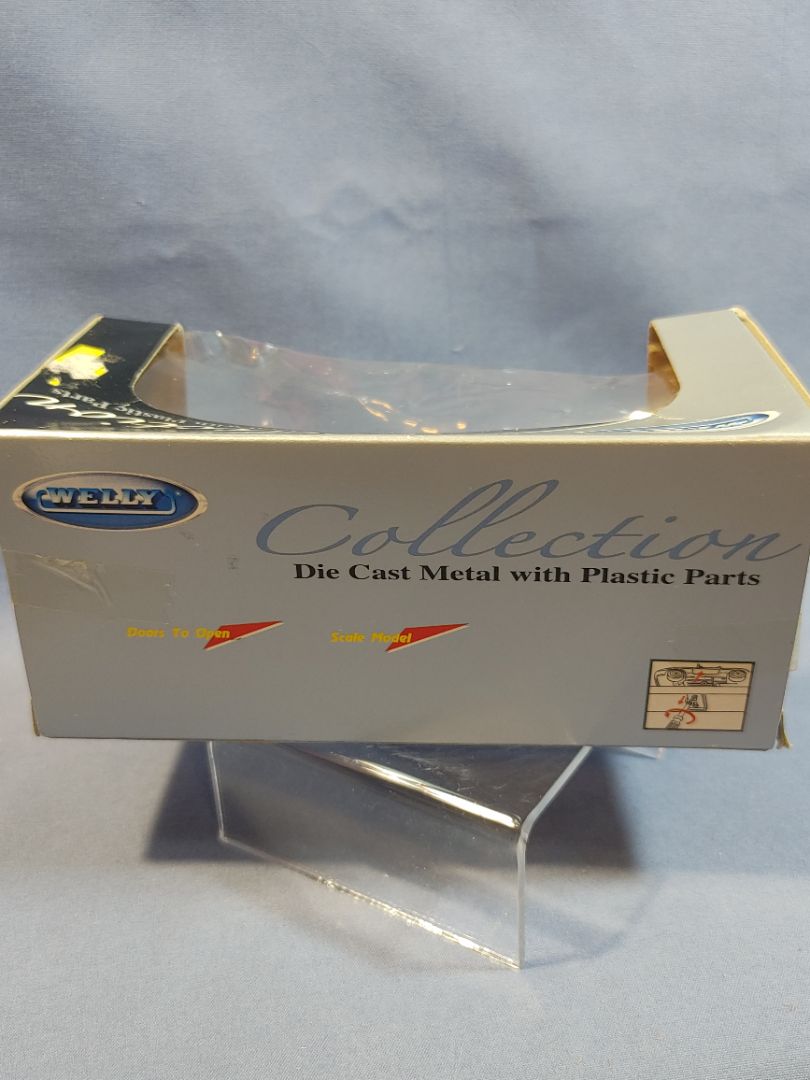 Maisto Special Edition Mustang Mach III 1 1:18 Scale Die Cast 31815