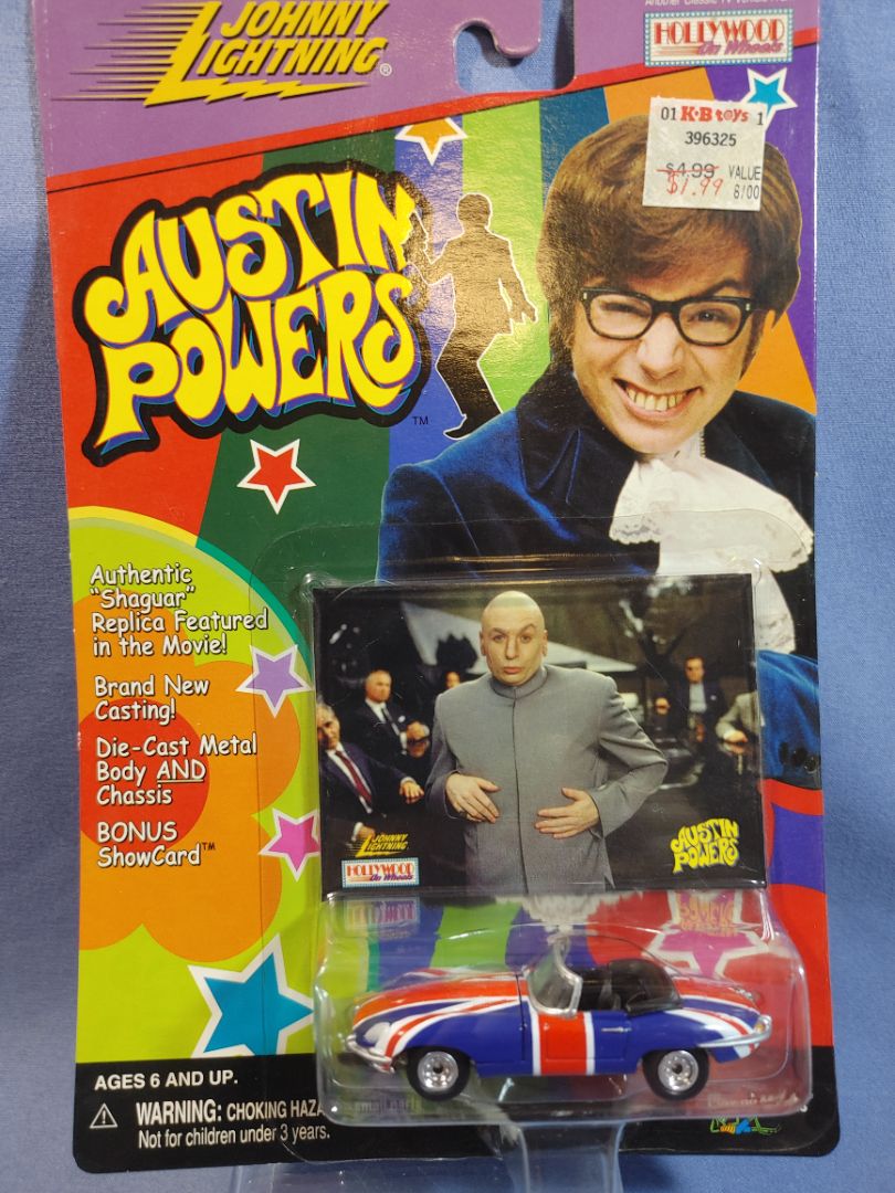 Johnny Lightning AUSTIN POWERS SHAGUAR Hollywood on Wheels w Show Card Dr. Evil
