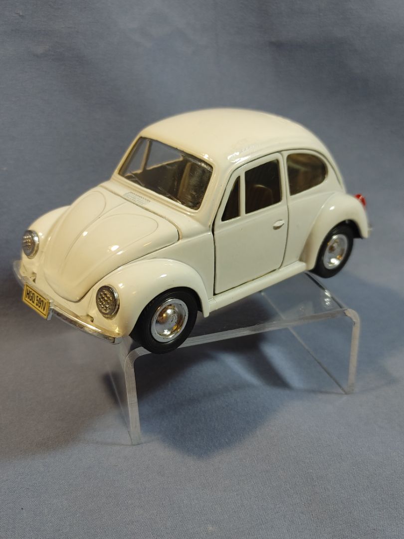 Vintage GAMA-Mini Die Cast Scale Model Car Volkswagen Beetle VW 1302 M 1:43