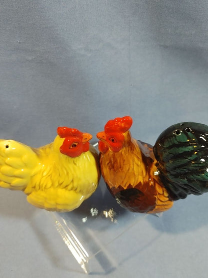 WESTLAND GIFTWARE HEN CHICKEN ROOSTER MAGNETIC 2 & 3 Hole Salt Pepper Shaker Set, 4"
