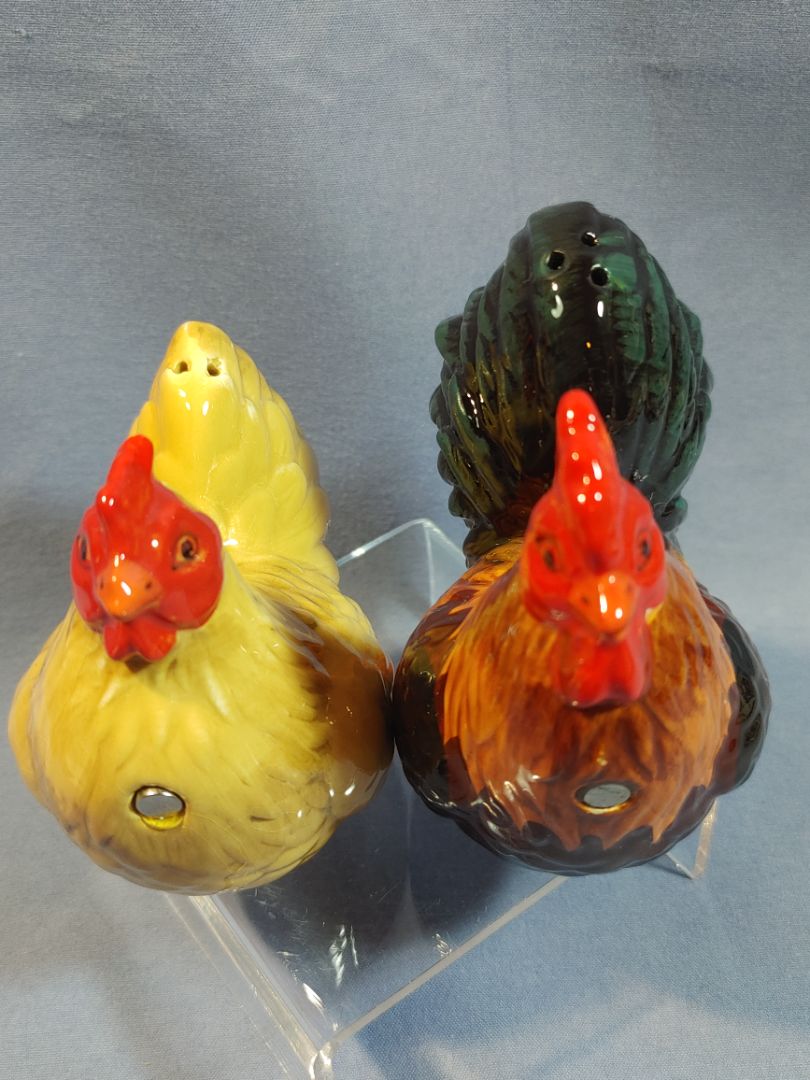 WESTLAND GIFTWARE HEN CHICKEN ROOSTER MAGNETIC 2 & 3 Hole Salt Pepper Shaker Set, 4"