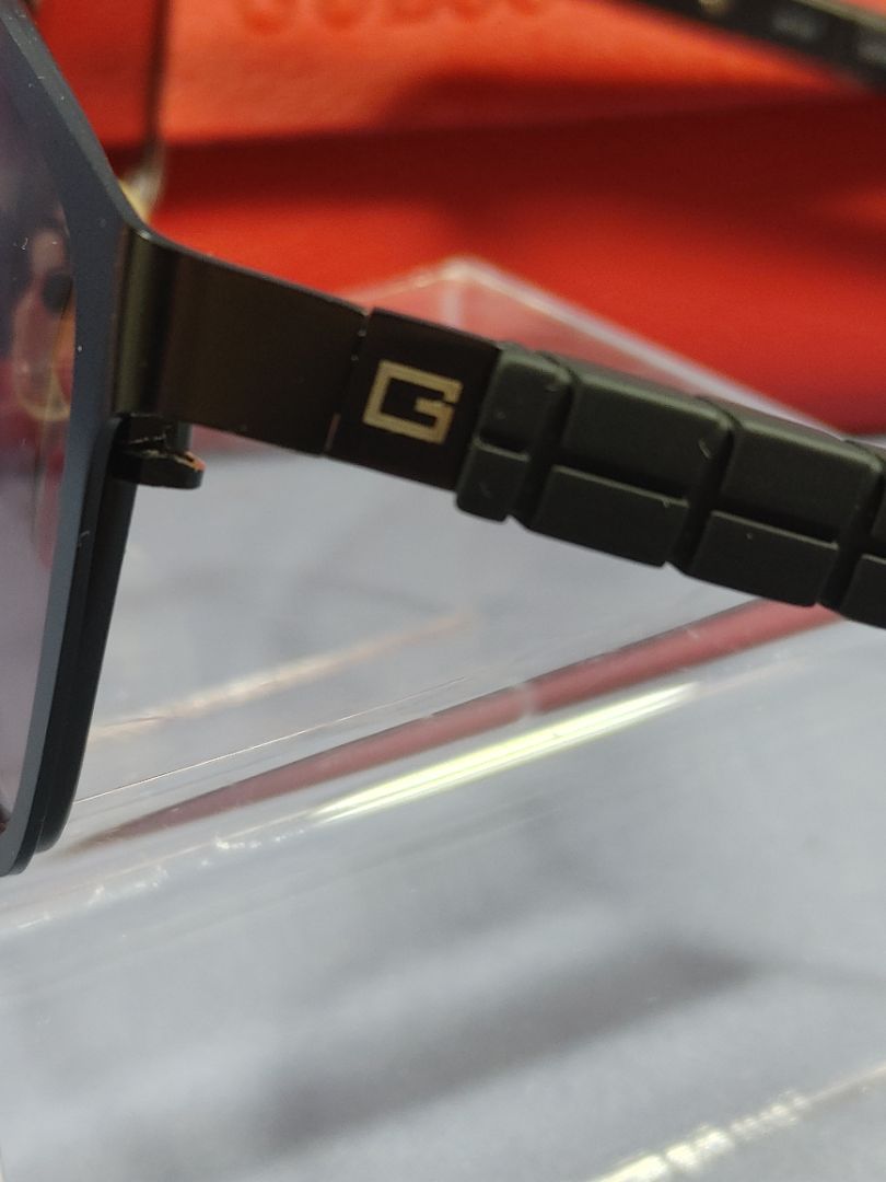 New Women's GUESS Sunglasses GF0169 Matte Black Metal, with Red Case