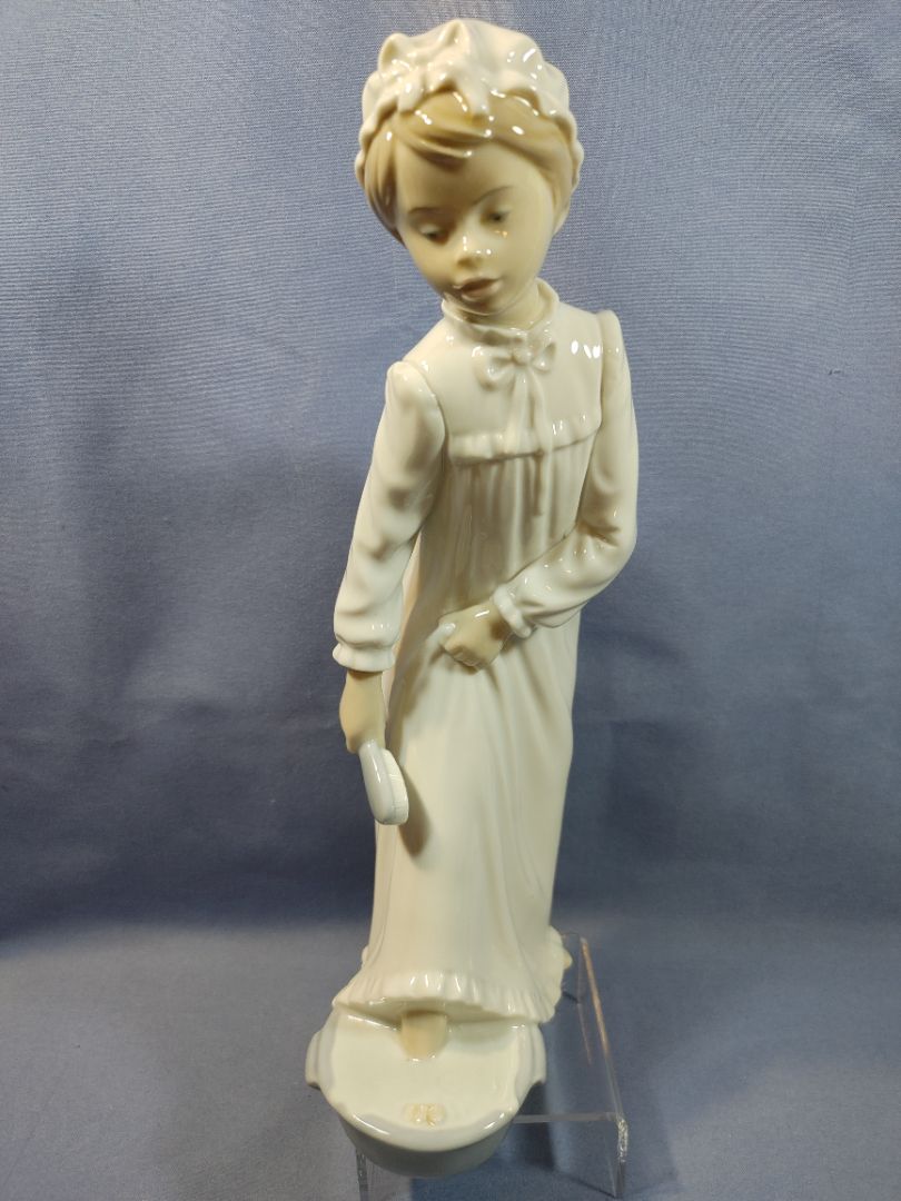 NAO By Lladro Spain Porcelain Figurine Girl Washing Her Feet #0231, 11"