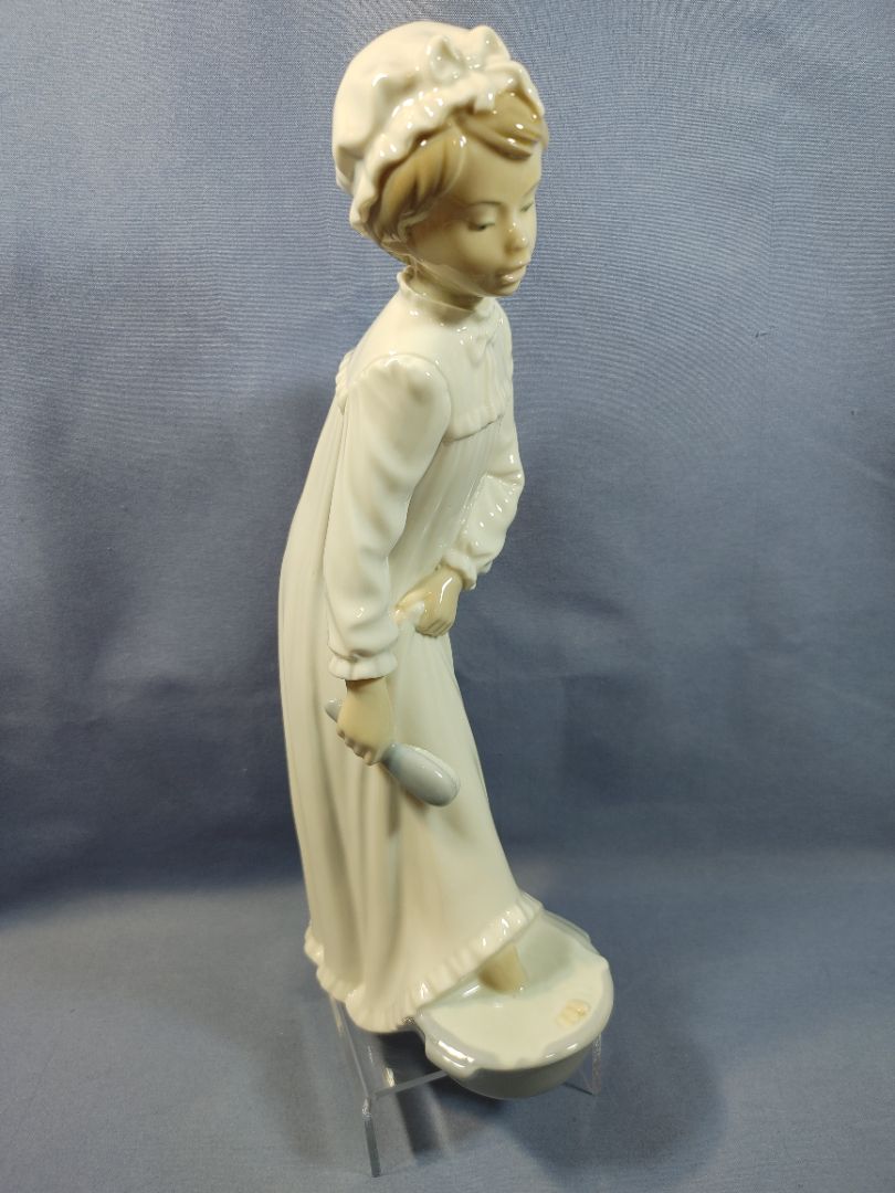 NAO By Lladro Spain Porcelain Figurine Girl Washing Her Feet #0231, 11"